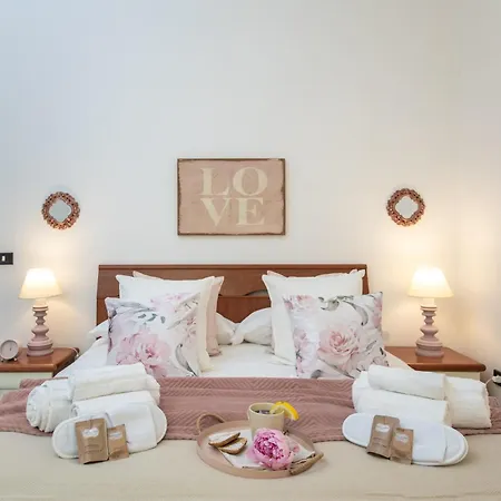 Romantica Laterano Apartment *